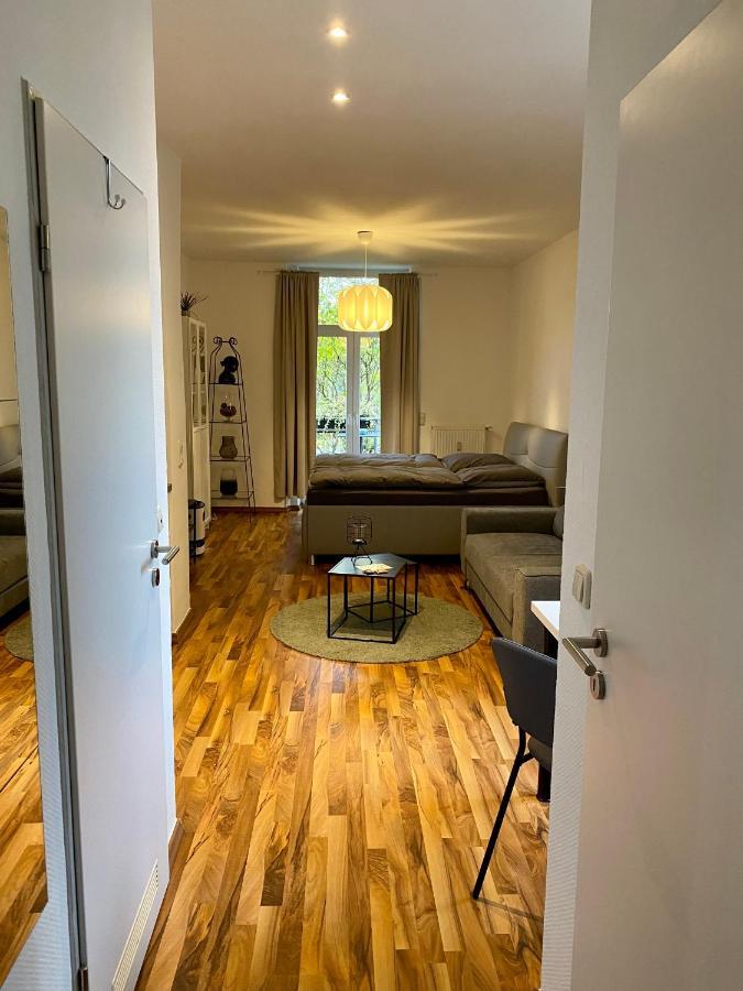 Zentrale Ferienwohnung Mit Balkon In Aachen Luaran gambar